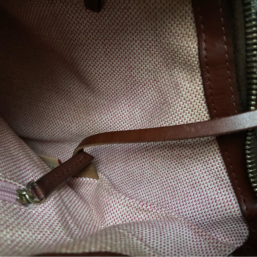 GIVVY DEC 31 Like new Amber Dooney & Bourke Medium Stretch Slouched Shoulder Bag - Picture 9 of 11